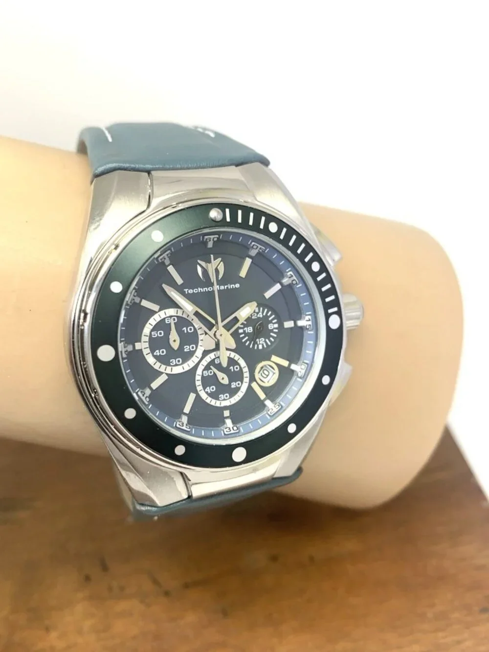 Technomarine Women's Watch TM-215036 Manta Ray Quartz Gray Leather Strap 40mm